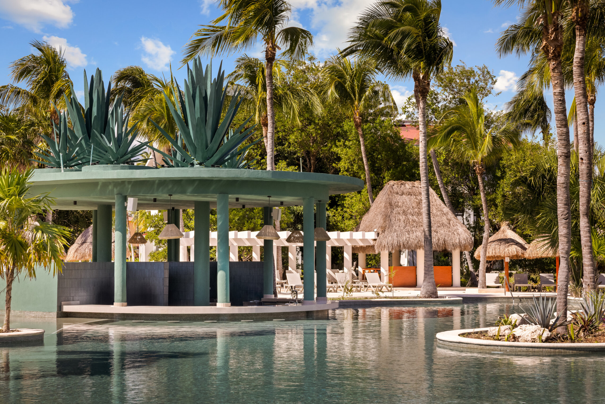 Pool Bar Hibiscus de Bahia Príncipe Grand Tequila